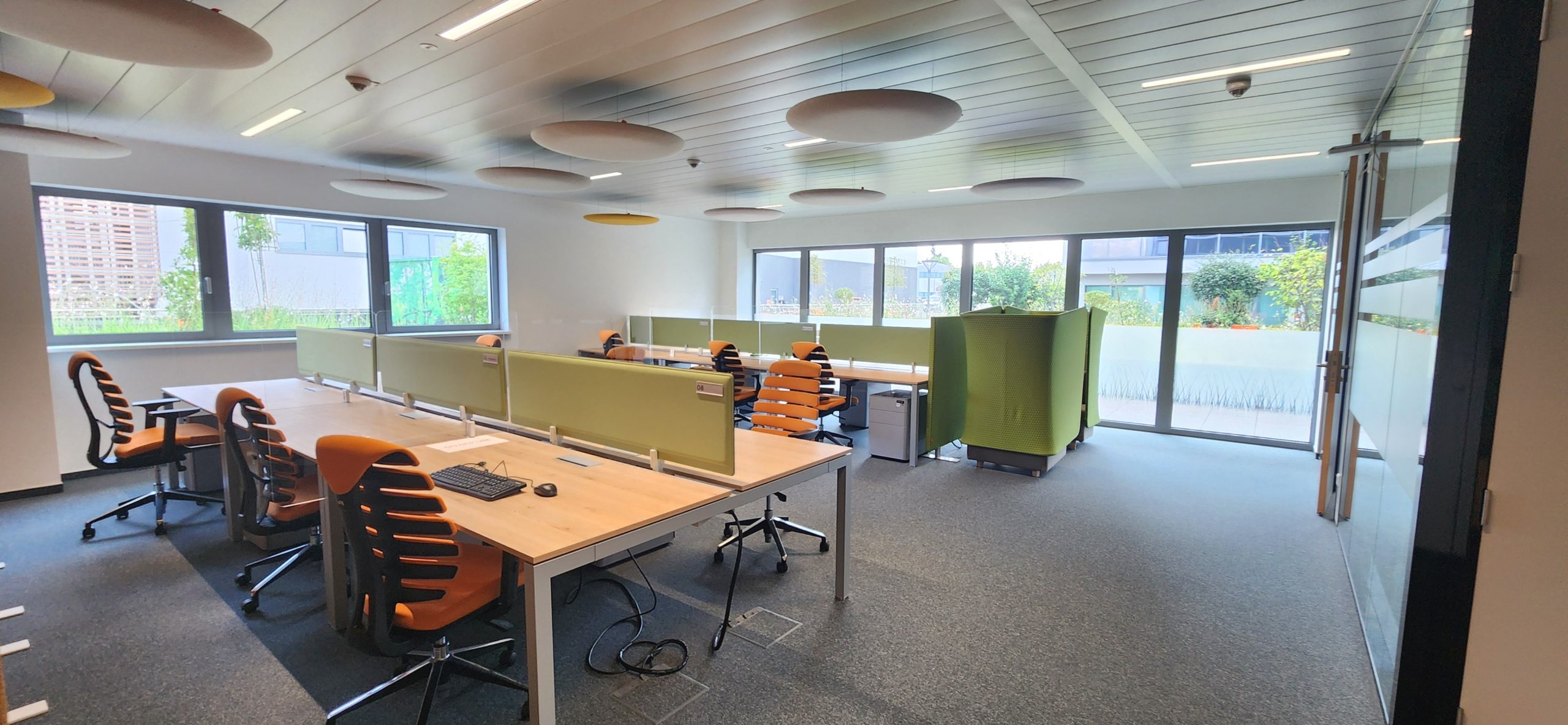 Read more about the article 4 open-space desks on the ground floor (Damier)